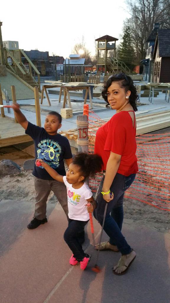 RealArieLee's tweet photo. Family Mini Golf and Go-karts.. Gotta love their personalities #family #fun #gokart #minigolf http://t.co/69unGvPxli