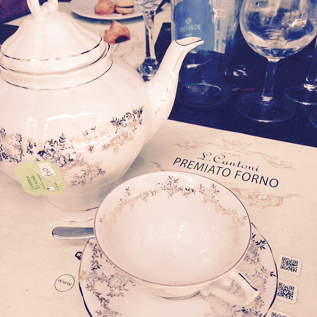 RacuSangiu's tweet photo. E vai di te' verde. #PremiatoFornoCantoni #Milano #Brunch o #Pranch @gianlucasavoldi #greentea #restaurants http://t.co/Xtag5AZtJO