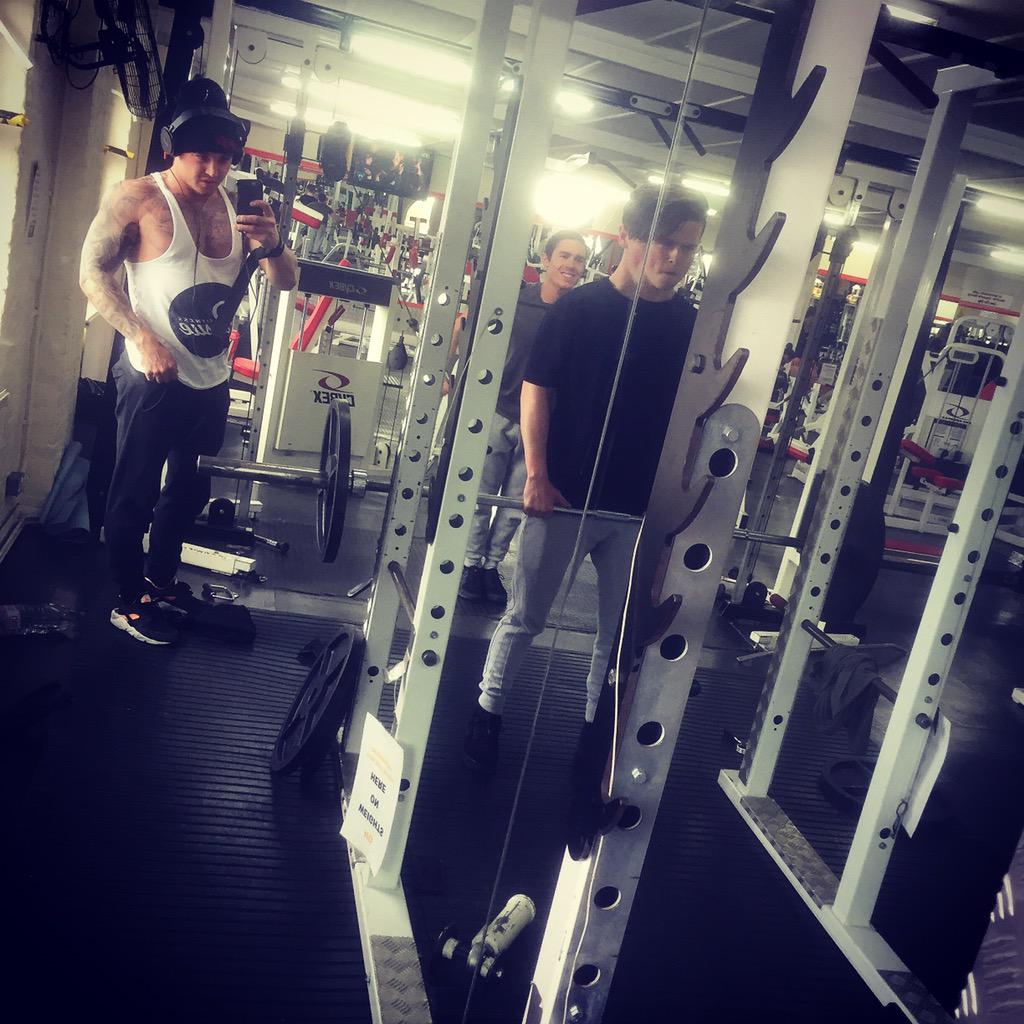 JrnOfficial's tweet photo. Putting in the work rate on a Sunday with my brothers @mattjfield @jonnynewman http://t.co/tXPbZvEegI