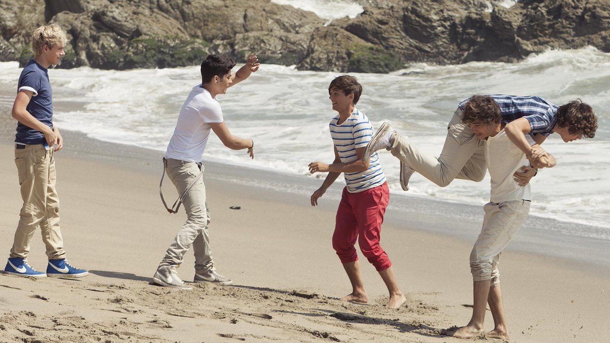 Barbara_1Dfan's tweet photo. #EuSouTrouxaPq vi o clipe da maldita praia http://t.co/RY4lty1t1b