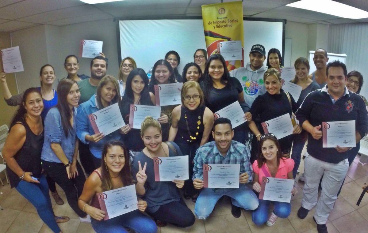 EventoEmprender's tweet photo. Felices con los resultados 1er #Curso #PlanificaEVENTOS, realizado ayer en la instalaciones de #AVEPA! #Sueñocumplido http://t.co/ZqaHWY8cCc