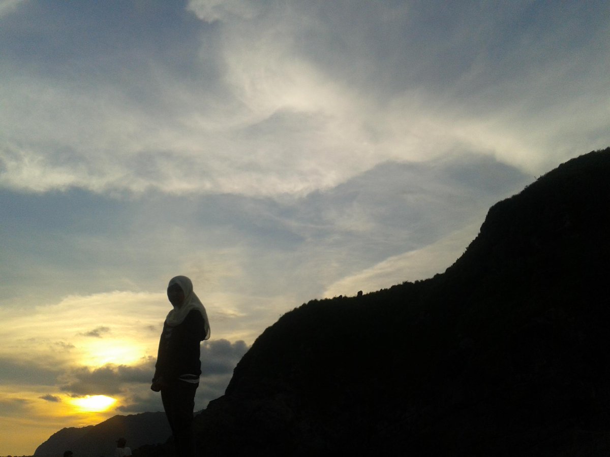 Faizarhma's tweet photo. Sunset di Tanah Payangan😁😁 #Jember #realsunset http://t.co/wWBpoyFd6Y