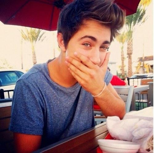 kinda new here. mind to retweet? 👀