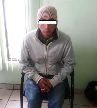 PoliciaEcuador's tweet photo. Buen trabajo. Personal #DistQuero #SubzTungurahua detuvo a Enrique S. en delito flagrante por robo a local comercial http://t.co/2b3ljSpW6s