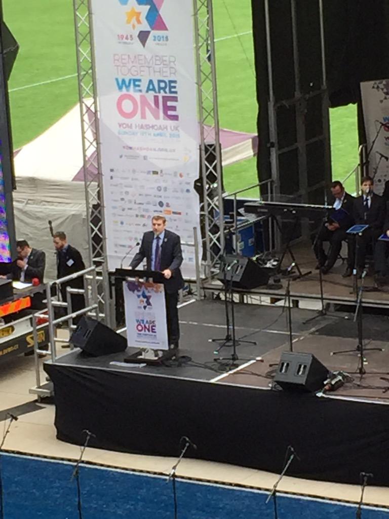 davidcollins3's tweet photo. @rabbishaw closing the @70days70years project at @yomhashoahuk http://t.co/5eYgd7kmla