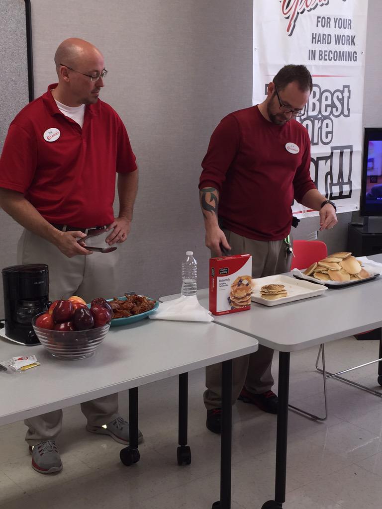 jenniferasmith3's tweet photo. Early morning team pancake breakfast! #bestteamever #flipping pancakes #T1861
@scholer_r @lv_huff @KevinWolfe88 http://t.co/pFk9RbV9GS