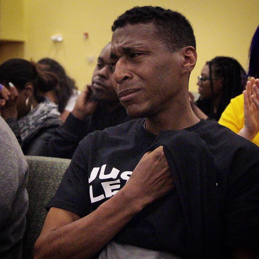 alexqarbuckle's tweet photo. The pastor at Empowerment Temple in Baltimore announces to parishioners that #FreddieGray has died. #March2Justice http://t.co/P3gNTxX4yO