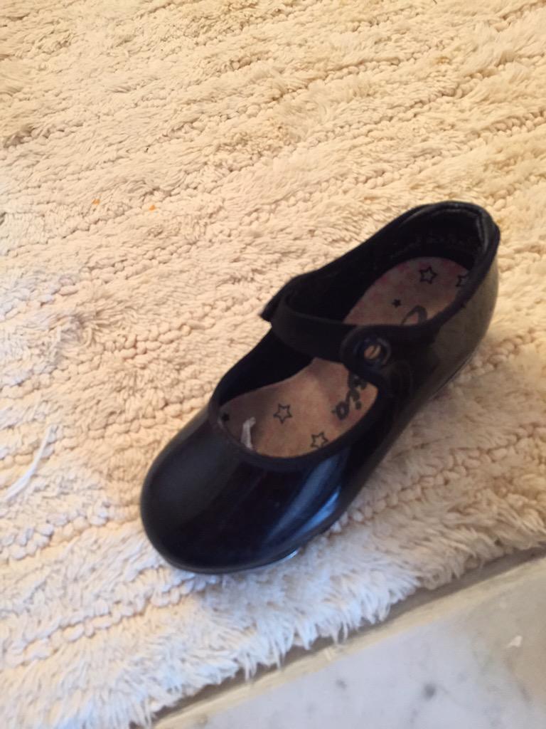 DanceEtcDivas's tweet image. Of course there&apos;s a baby tap shoe in my bathroom. #danceteacherproblems @DnceTchrPrblms @DanceTchrProbs