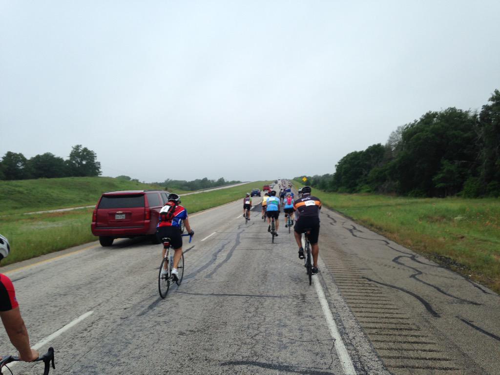 KeithTomshe's tweet photo. #dedication Always on the job at KHOU! Nice day to ride in the #MS150 or 70ish this year. #khou11 #Bucess. http://t.co/pKdeAdrTPA