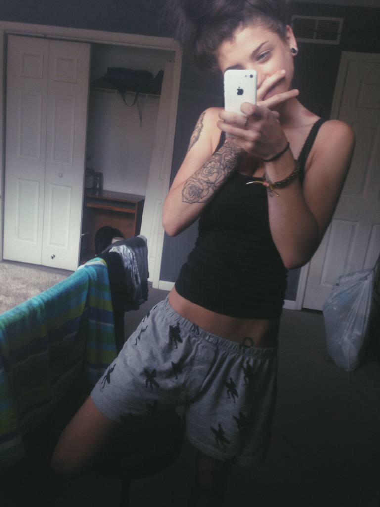 saamrpgrdn's tweet photo. ur pu$$y http://t.co/VvOI0J10zK