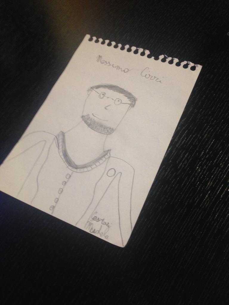 _Educa_'s tweet photo. Succede a #educa2015... Una bimba regala un ritratto a Massimo Cirri @MassimoCirri http://t.co/hySM5fCxDE