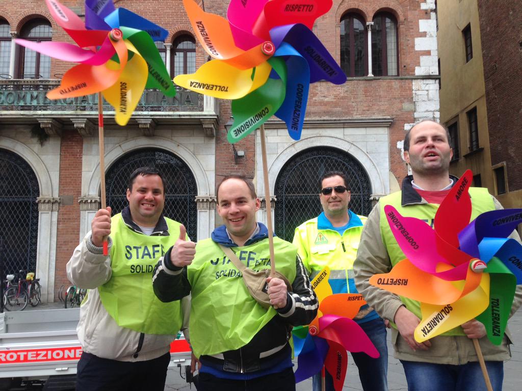 VolontariatOggi's tweet photo. Guarda come girano! #FdV2015 http://t.co/mZqgJLDHH9
