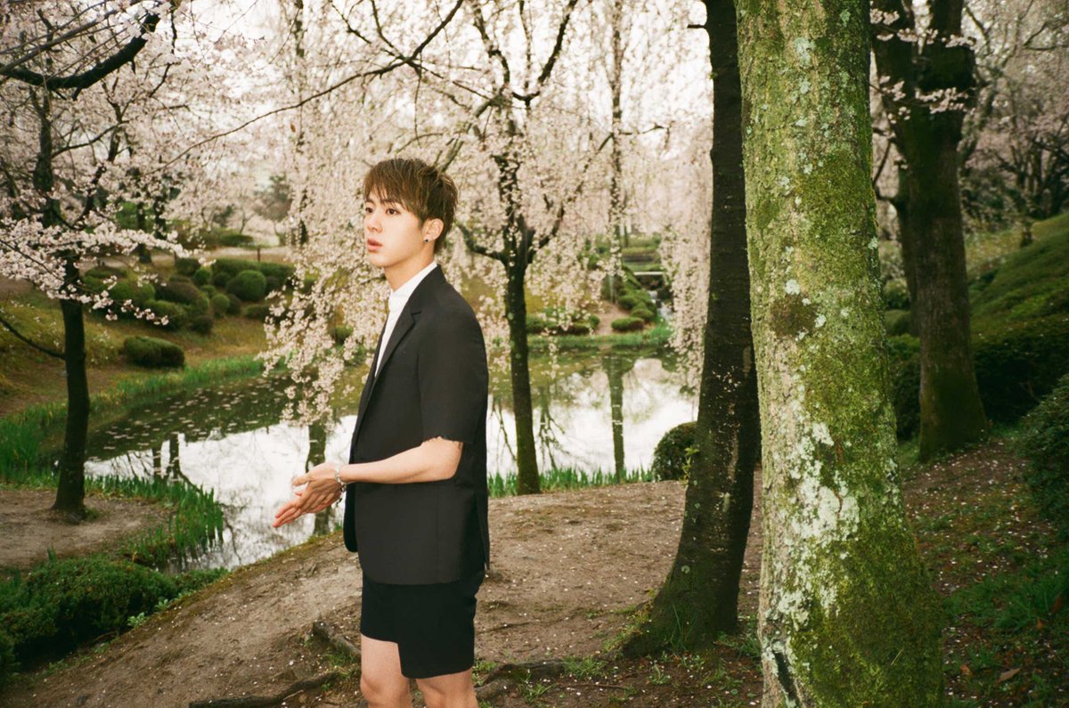 _candyclover's tweet photo. [#BTS] 화양연화 : 개화 (1) http://t.co/ZbQbqSqKZT