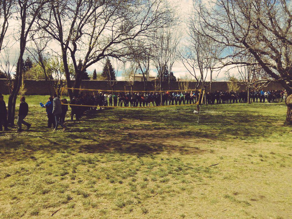 scouts_edm's tweet photo. Llega la despedida antes de subirnos al autobús para volver a Madrid después de un gran #interescultas #intersEdM http://t.co/yrtRN2F5Ne