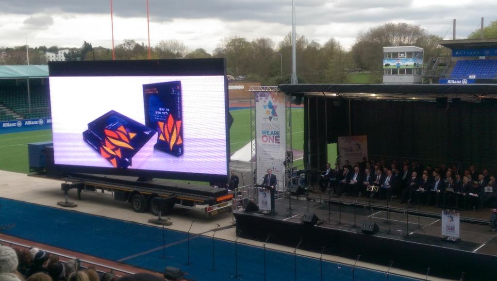 RabbiBirnbaum's tweet photo. Memorable words from @rabbishaw @yomhashoahuk commemoration. Thank you for creating incredible @70days70years project http://t.co/0BUzVuINhQ