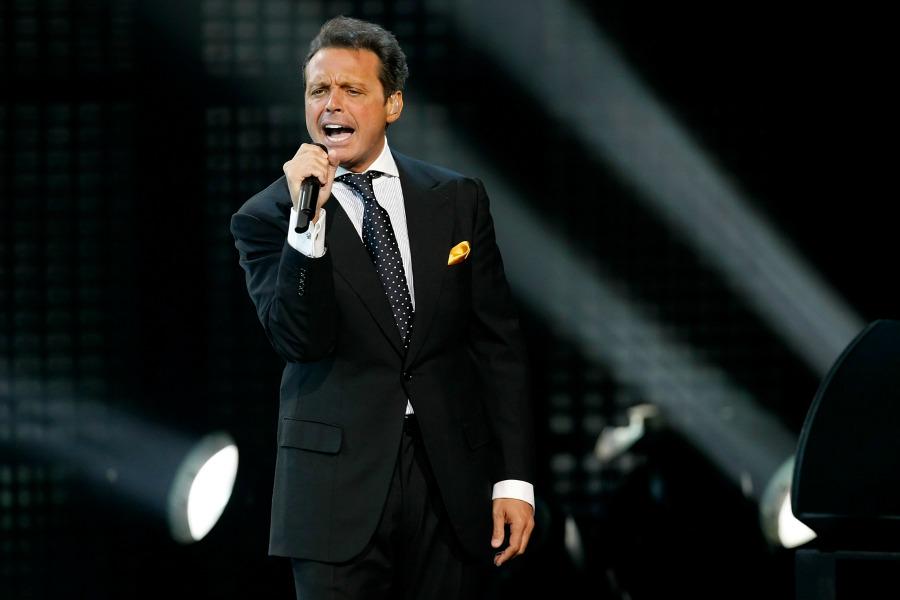 ¡Feliz Cumple #LuisMiguel! “El Sol” celebra 45 años de vida. <a href="/LMXLM/">Luis Miguel</a> <a href="/LuisMiguelFans/">Luis Miguel Fans</a> ow.ly/LOma3