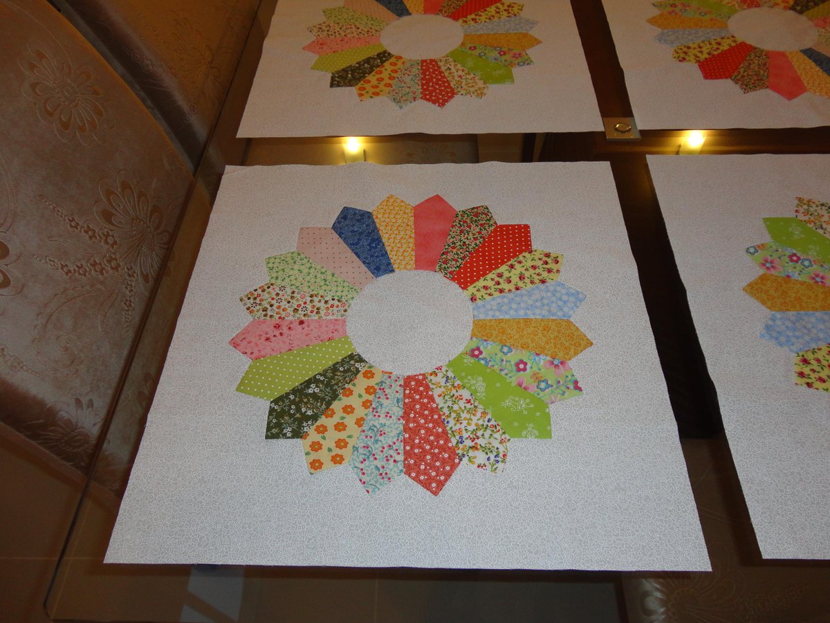 HomePatchwork's tweet image. dresden patchwork pattern