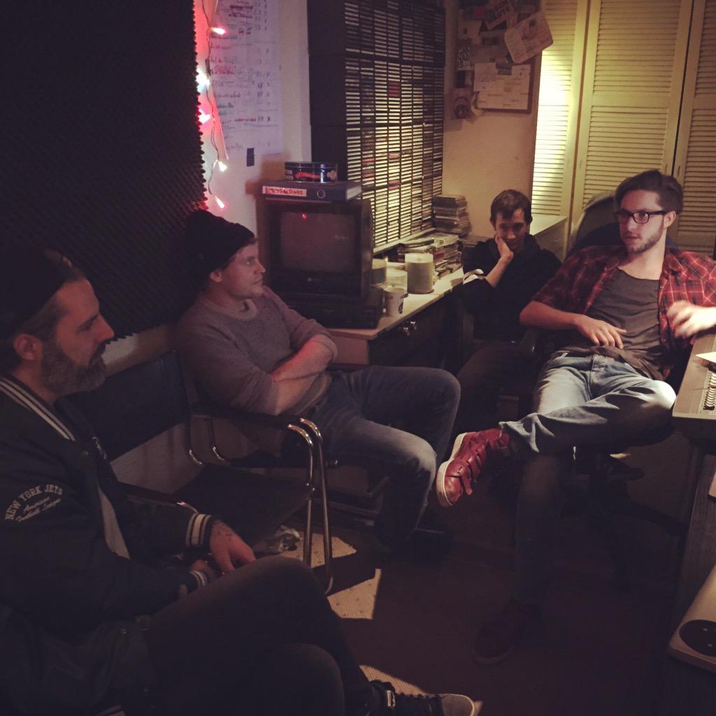 WPEBerlin's tweet photo. Album Listening-Session mit @IkarusundLp.
💣💥
#WOLFPACKFamily #IkarusUndLP #ListeningSession #DerLeitwolf #Max http://t.co/mhbBjt3icv