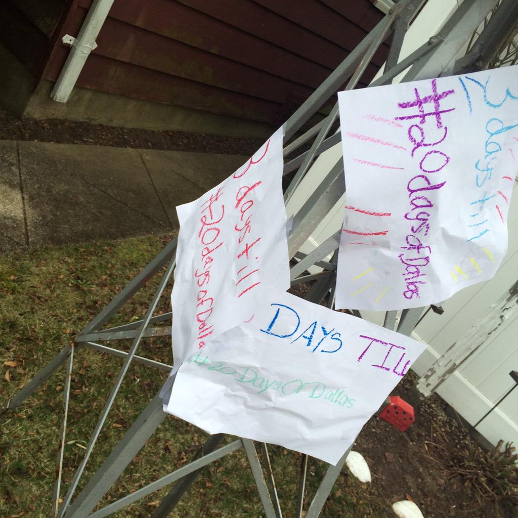 lindseyhope_'s tweet photo. 🙈🙉🙊
We're getting the word out cam💕
@camerondallas 
#20DaysOfDallas 
🙈🙉🙊 http://t.co/fsqs3GaiiW