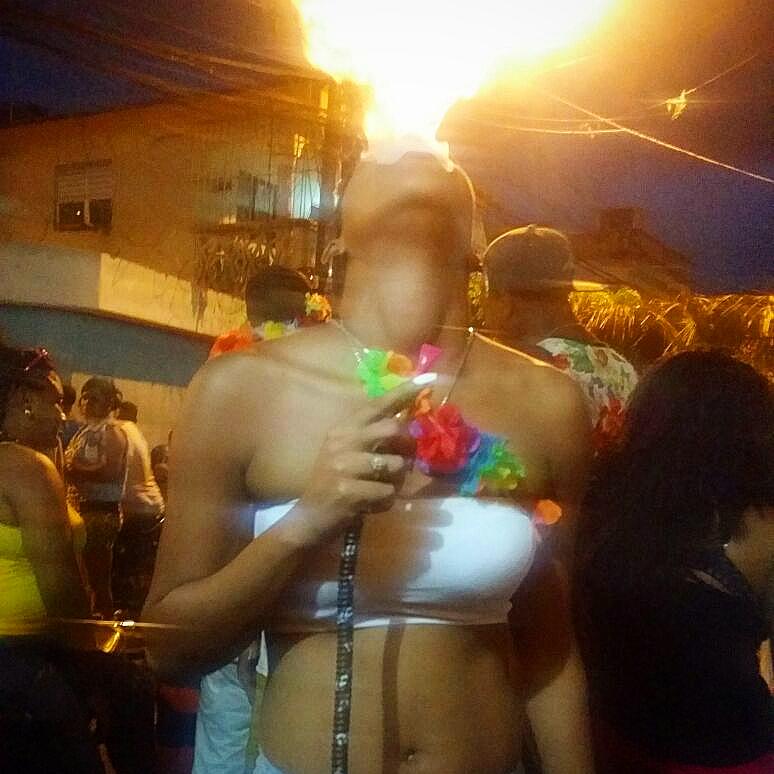 MeDicen_Orky's tweet photo. Los problemas ; Me los fumo,! http://t.co/MMD9D5Up6p