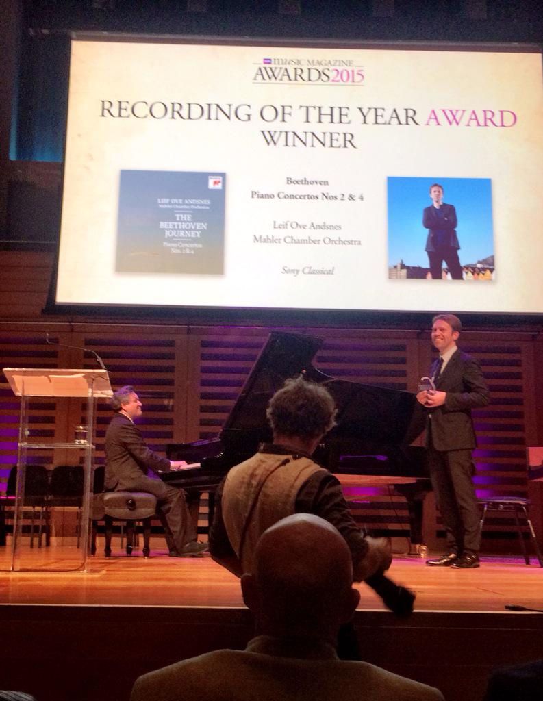 Ahhhh brill moment Sir Antonio Pappano playing happy bday to Leif ove andsnes. awards 2015 