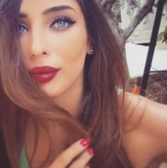 ArabsPost's tweet photo. Lebanese beauty 😍👌 http://t.co/3vuBMqLQZp