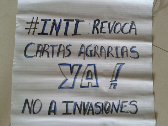 CPCaiza's tweet photo. @ParqueCaiza @DolarToday Vecinos y residentes de Caiza protestan por Las Invasiones  solicitando al #INTI Revocar CA http://t.co/hELLNTQJoT
