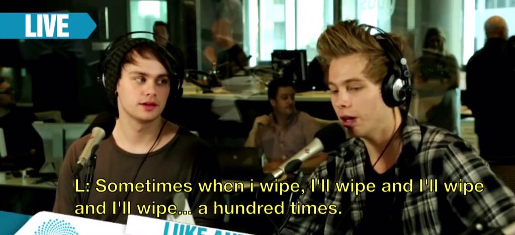 5SOSAsParksNRec's tweet photo. http://t.co/Z9hNIiCsEF