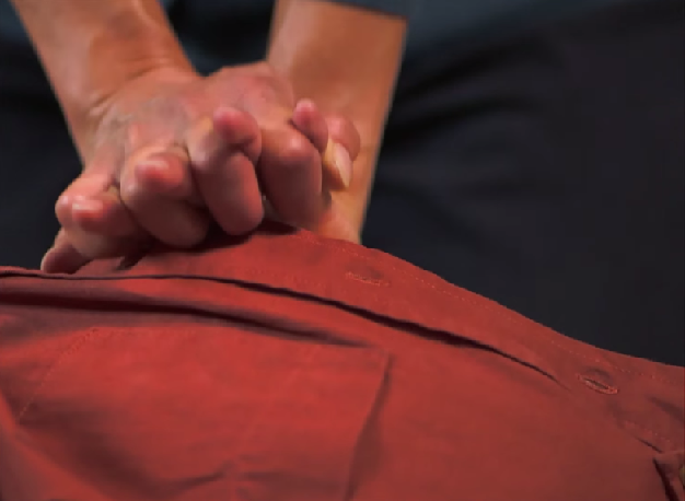 AmericanHeartIL's tweet photo. Learn how to save a life! Watch and learn the simple steps of Hands-Only CPR. Please share! http://t.co/YZhWLtg7Av http://t.co/FpXbbA8Q2R