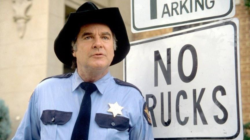 Acteur James Best, bekend als Rosco P. Coltrane in Dukes of Hazzard, is 88 jaar oud overleden: nos.nl/l/2029015