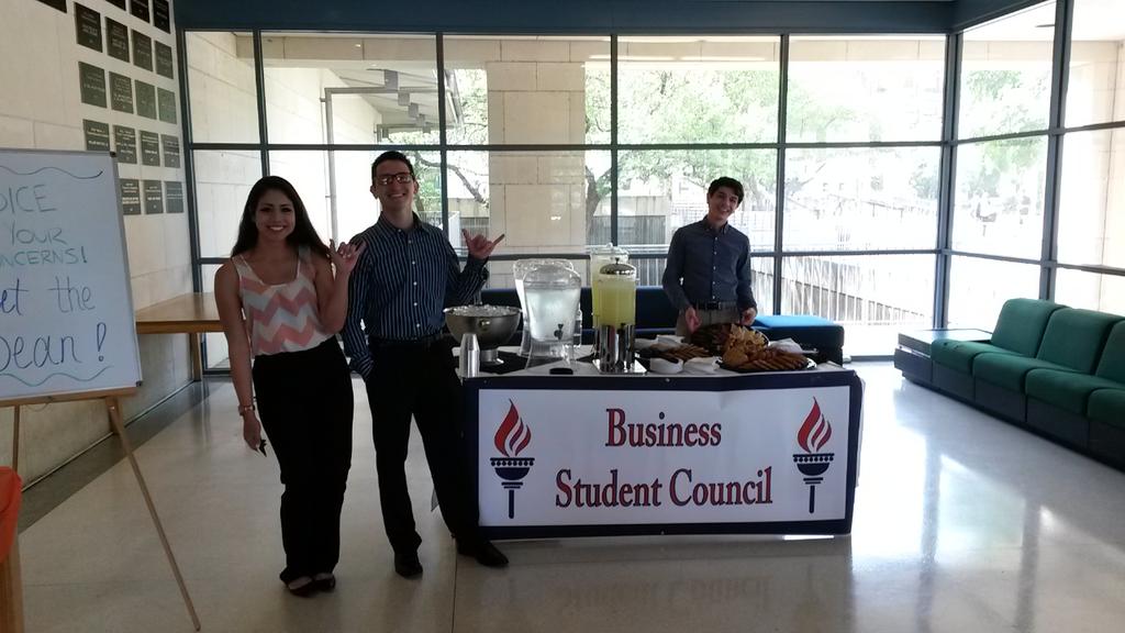 UTSABSC's tweet photo. WE HAVE COOKIES!!! http://t.co/H6GCG2I5Du