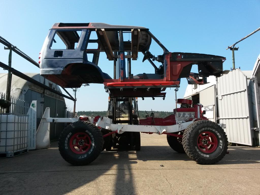 A_TM_ENG's tweet image. Back building the beast v8 discovery with massive suspension and body lift aswell as many many other custom mods