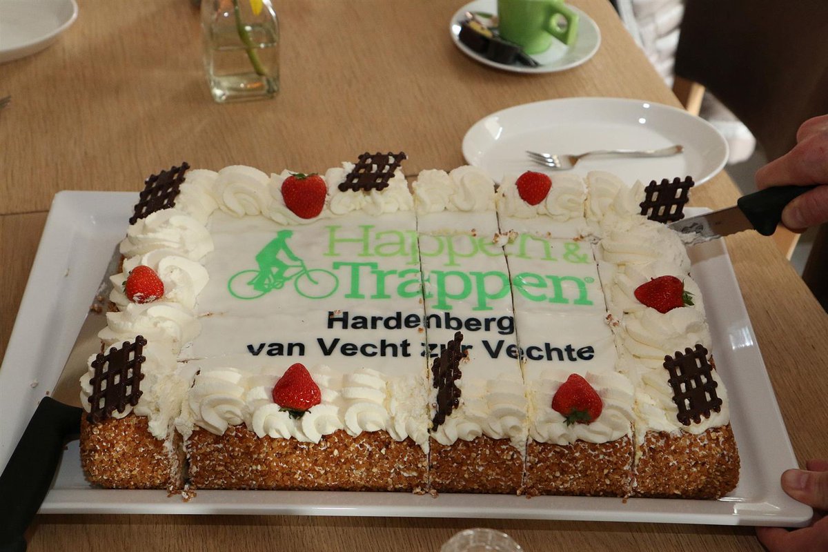 TorenHardenberg's tweet photo. Herstart Happen&amp;Trappen: van Vecht zur Vechte met burg. Snijders van H'berg en Trüün van Laar. #weekbladdetoren http://t.co/qFzkIFdHIS