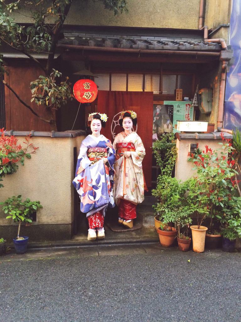 InsideJapan's tweet image. Hello from #kyoto on the #springelegance tour #travel #geisha @experiencejapan @Muzachan @zoomingjapan