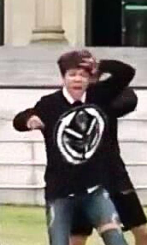 DannaPoSh's tweet photo. Wasjwasjkjasjisk @BTS_twt #TheRedBulletInChile @franchan20 @skoolluvaffairr #JIMIN reacts to #VKook http://t.co/33yIu8yIAI
