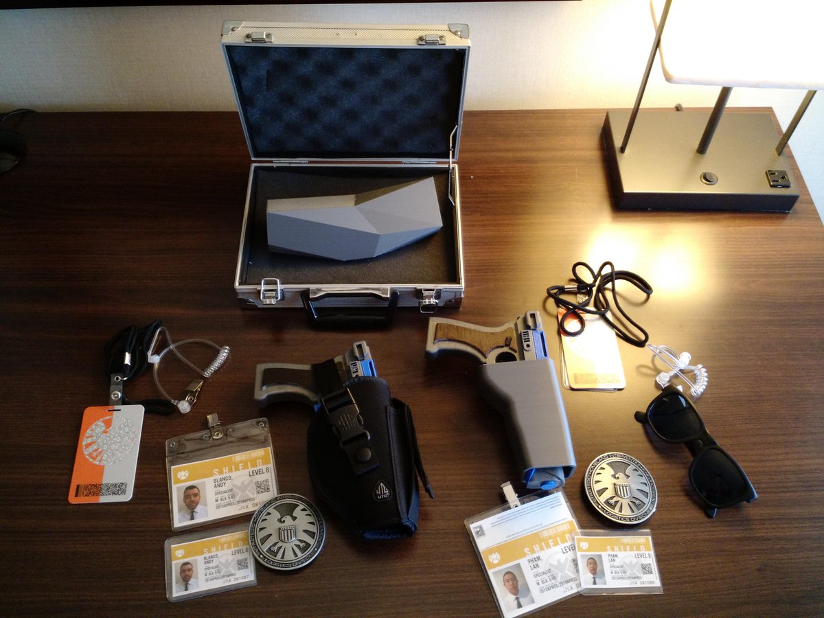 lanphamjr's tweet photo. Some details.Thanks again @lootcrate! Shield badges,ICERS &amp; Diviner, Custom IDs #AgentsofSHIELD #WonderCon2015 http://t.co/ySmEQP8ZSA