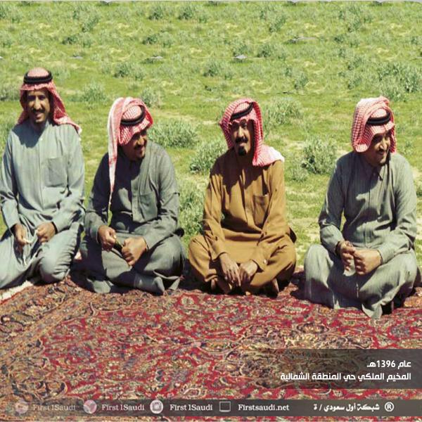 _Az0x's tweet photo. صورة تعود للعام ١٣٩٦ هـ الملك سلمان حفظه الله واخوانه الملك فهدوالملك عبدالله والامير سلطان رحمهم الله بمخيم بالشمال http://t.co/lSi3drlPxU