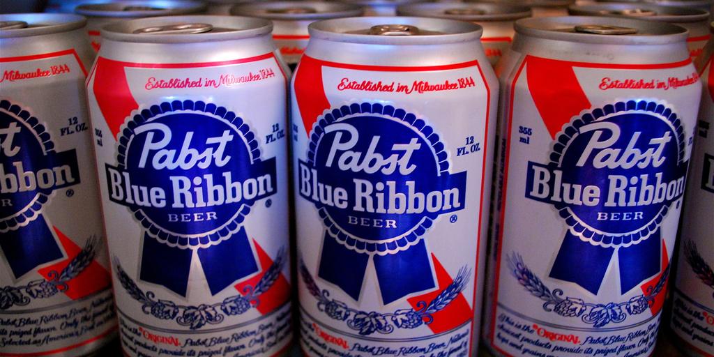 igobyscooter's tweet photo. What a Real #DirtFootMoron drinks lol #Yummy #PBR #NedZone #BubbaArmy @talkradiojunky @LawnguyDon @Bubba_987 http://t.co/3WdlJ365D5
