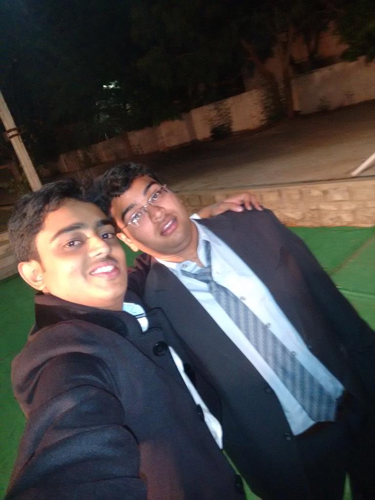 _mach18's tweet photo. with @hiianubhav @theratdr @kshitijkansal @BatlaDanny @anku94 at farewell http://t.co/unm7Ckzekm