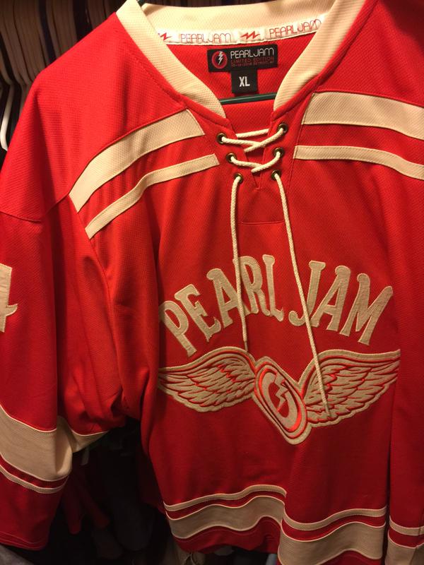 PearlJam's tweet photo. Hope you're digging the jersey! RT @hconnickjr It was a good night with a lot of good friends. Some old, some new. http://t.co/h7nZ0qHXq3