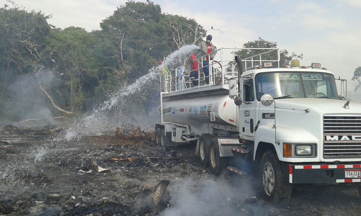 Incendio en Vertedero controlado 80%. Personal de <a href="/AlcaldiaChitre/">Municipio de Chitré</a> en operativo permanente para asfixiarlo <a href="/Chitreanos/">Chitré, Herrera</a>