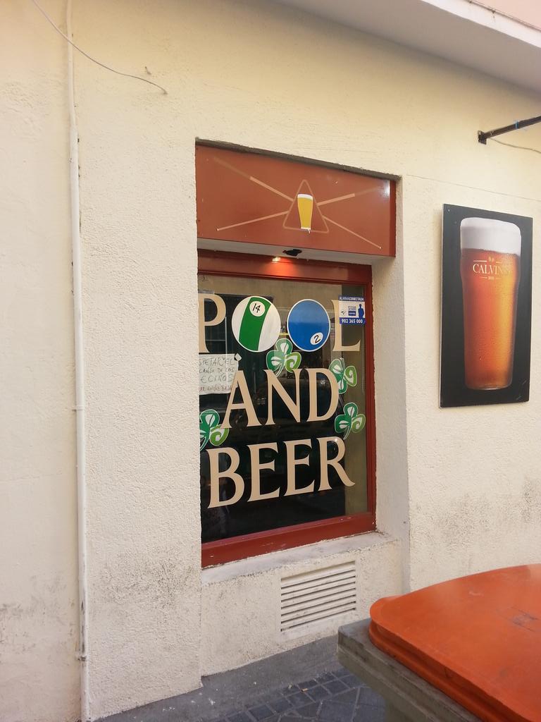 UQPPA's tweet image. Toda la vida pensando que el nombre de la marca Pull&amp;amp;Bear no tenía ningún sentido, hasta que... #headexplode