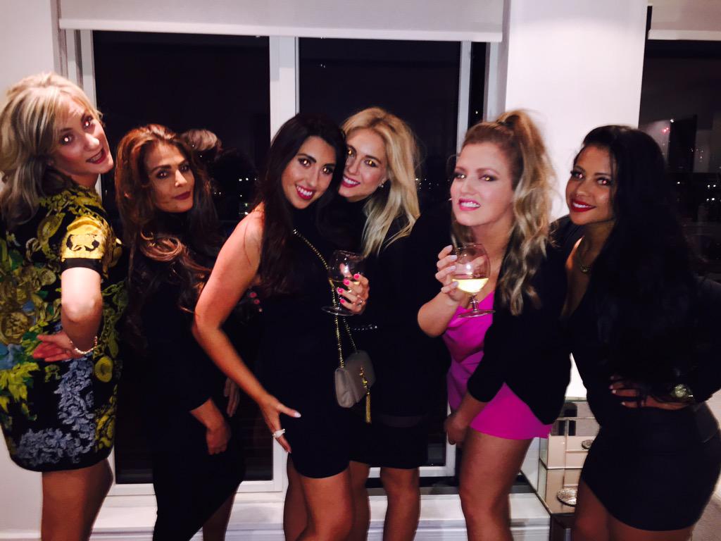 KatieMcnamara7's tweet photo. Spot on weekend girls 👌@zoefausto @bentleymonique http://t.co/6Vx9FmMh5C