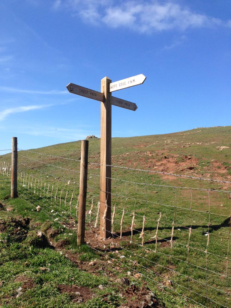 PortLightHotel's tweet photo. @swcoastpath looking fab today - walk between hope cove and #salcombe &amp; pop into the port light for a drink &amp; lunch! http://t.co/89hjkGTiXb