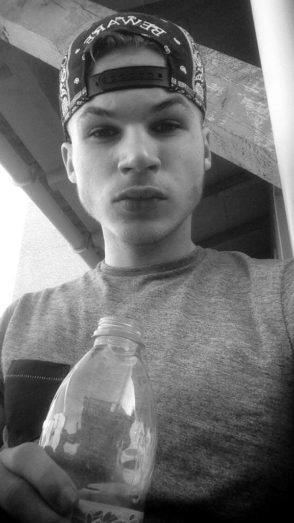 bastien84 tweet media