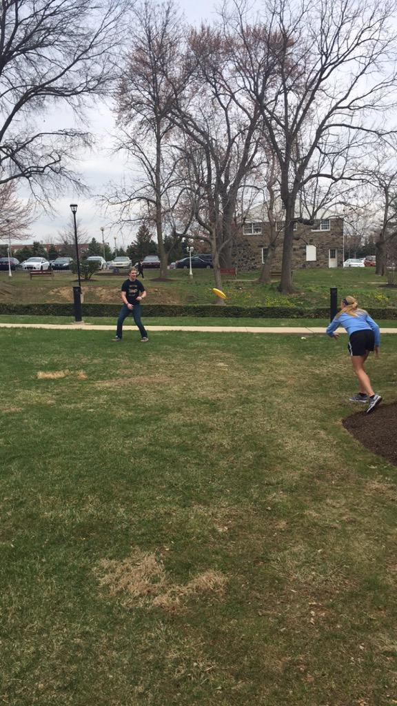 9fRanCium4's tweet photo. Watch out! There are disc flying all over the quad! Come out to play some frisbee! Look for your Gardens RA Franny B! http://t.co/gdLQafROxv