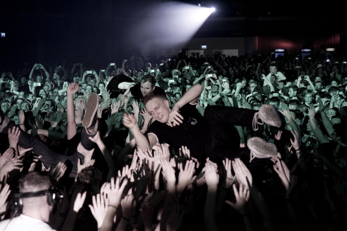 Yeah! Wir spielen auf dem <a href="/RocknHeim/">Rock'n'Heim Festival</a> Festival!
#Rocknheim15 #Sommerinschwarz