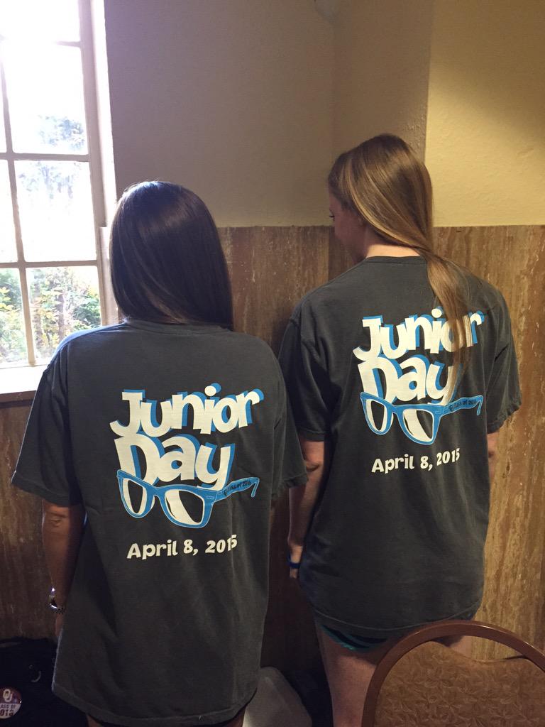OUClassof2016's tweet image. Come to Junior Day tomorrow and snag one of these awesome shirts....FOR FREEEEEEEEEEEEE!!!!!!!!!! 3-8 in Meacham!