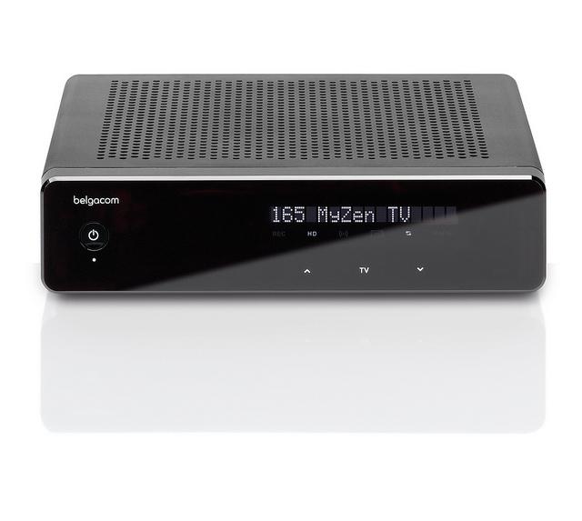 Tibius's tweet image. Un décodeur #Proximus #TV V3 contre un V5 - tibius.be/2015/04/07/un-… #Kiala #Swap