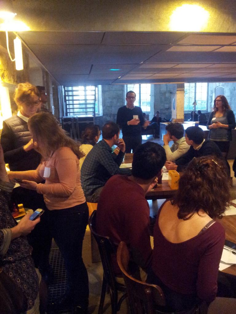 Ladislas présente <a href="/weareleka/">Leka</a> à l'apéro de <a href="/YouthWeCan/">YouthWeCan!</a> , un bel exemple de boîte à impact social lancée par des jeunes